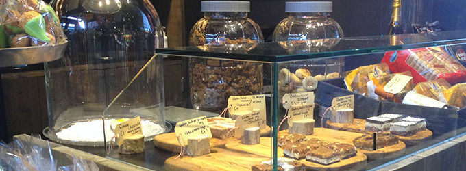 glazen toogmeubel patisserie