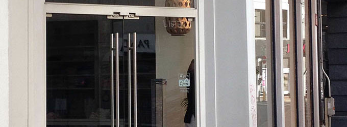 glazen voordeur winkel etalage