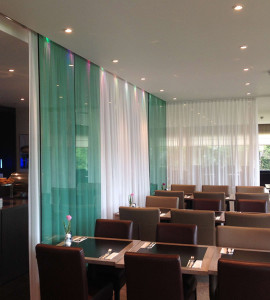 scheidingswand in restaurant van een hotel